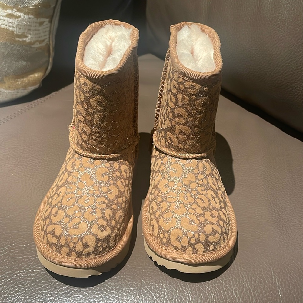UGGS toddler boots for girls